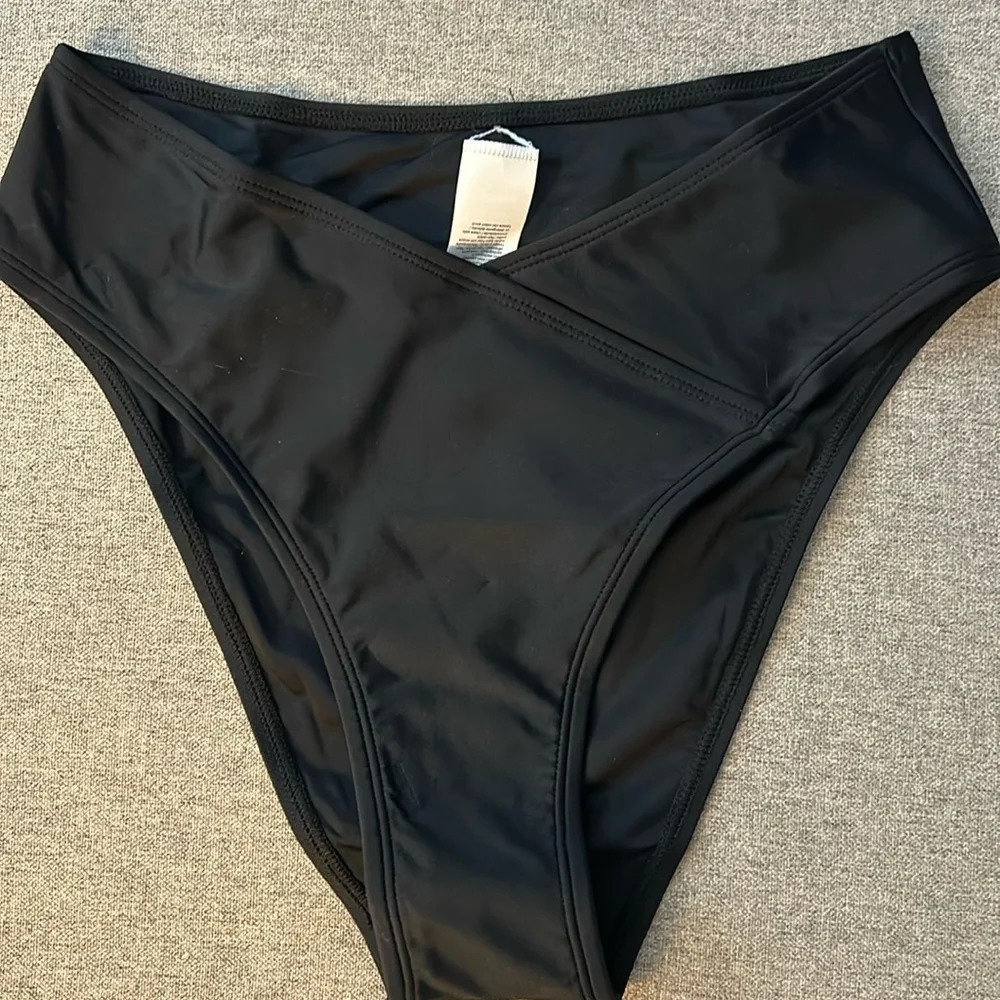 Cupshe Black Crossover Bikini Bottom